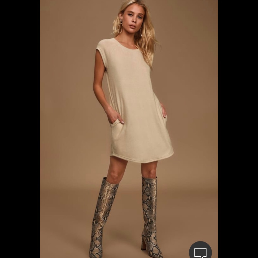 Lulu’s Beige Short Sleeve Knit Dress